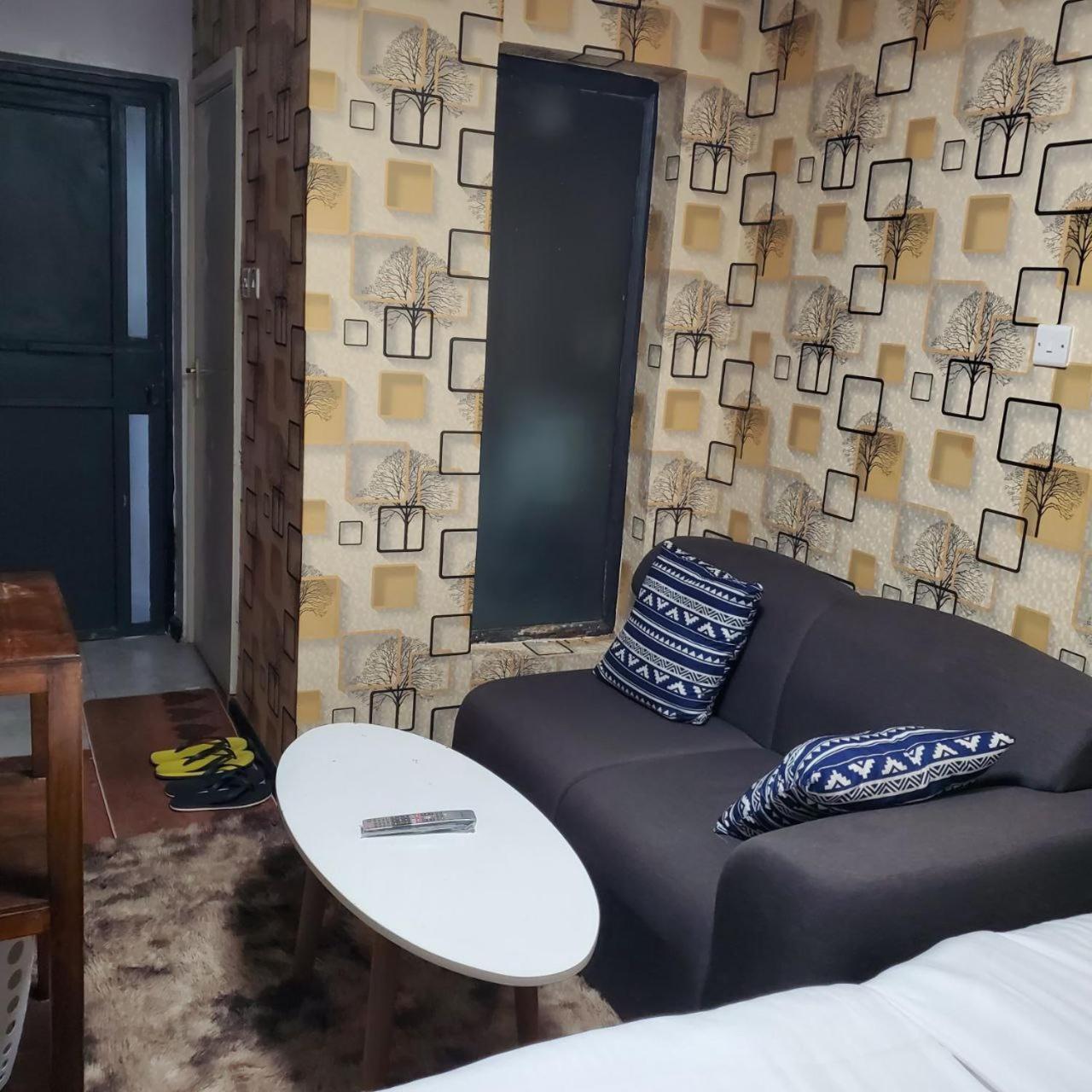 Lovely & Cozy Compact Studio Near Airport With Rooftop View Apartman Nairobi Kültér fotó