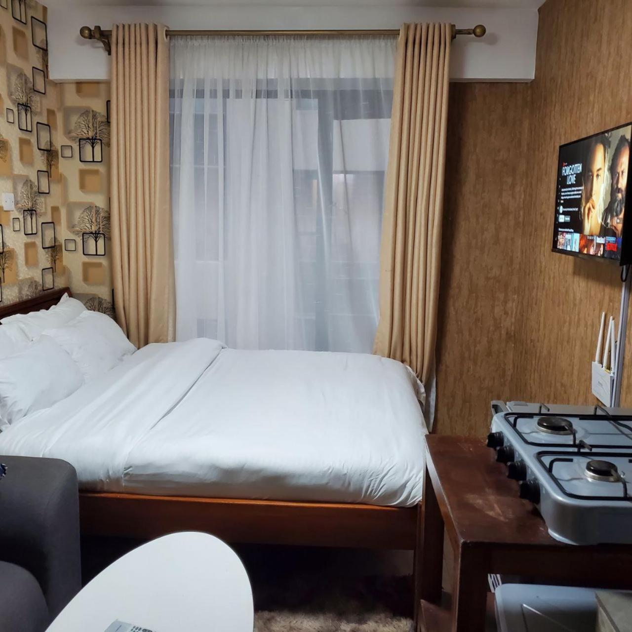 Lovely & Cozy Compact Studio Near Airport With Rooftop View Apartman Nairobi Kültér fotó
